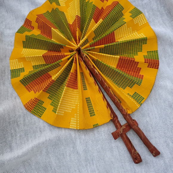 Handfan (Handmade in Africa) - Picture 1 of 6